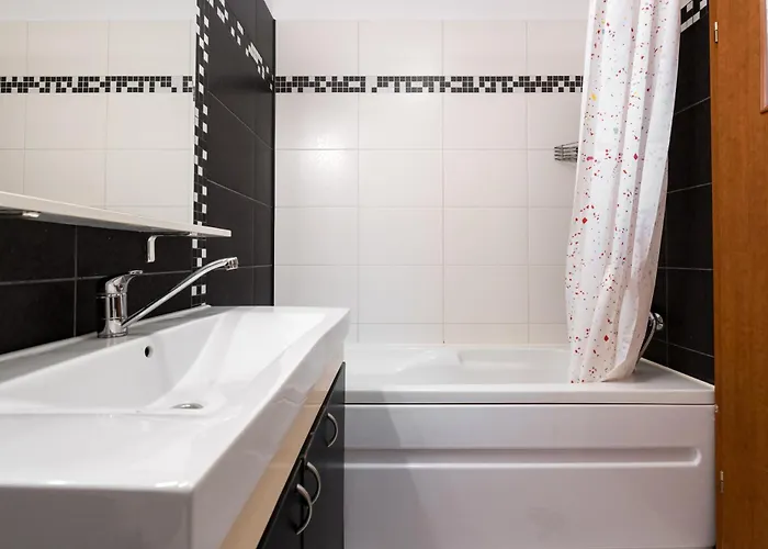 Apartment Planorama - Near Veranda Mall *